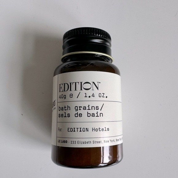 Set of Le Labo for Edition Hotel soap, bath grains and loofah pad - Picture 7 of 8